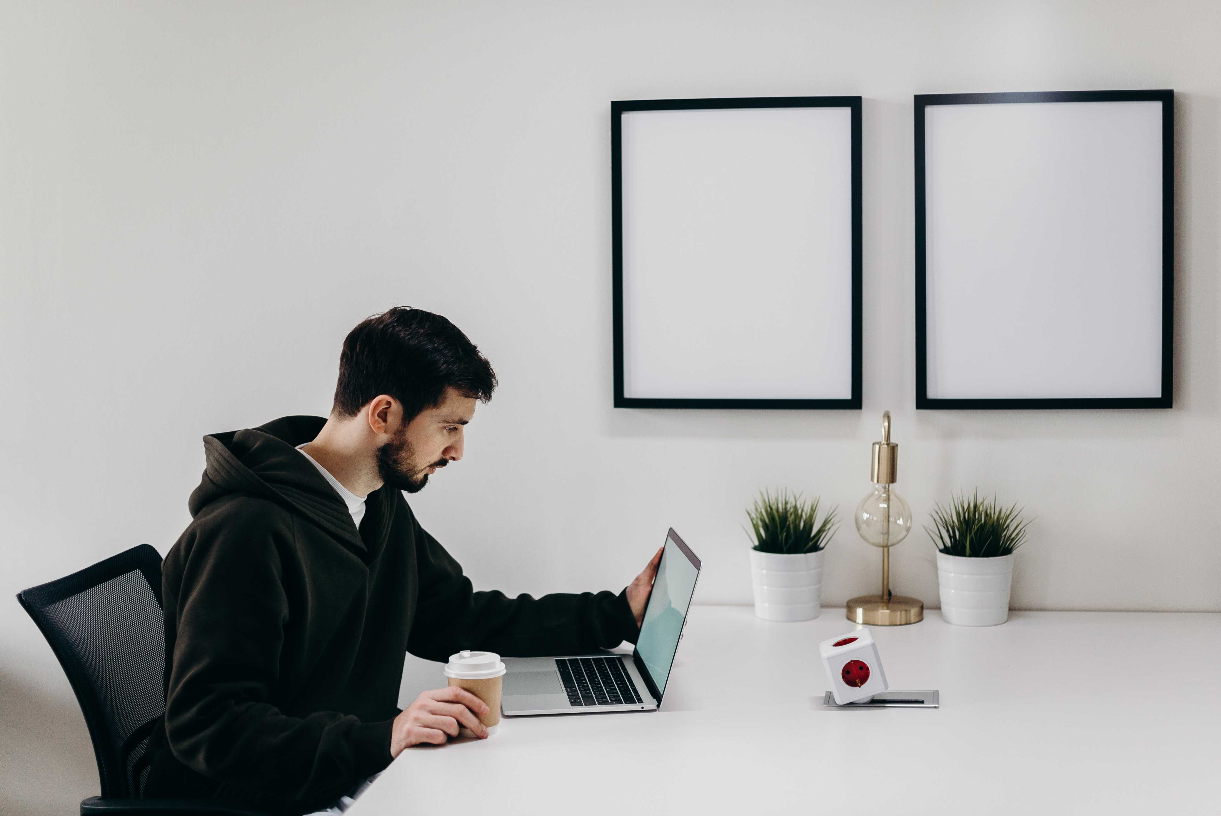 How to Invoice as a Freelancer: Things You MUST Include & Free Template