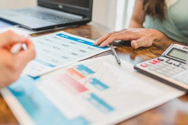 How to Create a Marketing Invoice: Template and Tips for Faster Payment